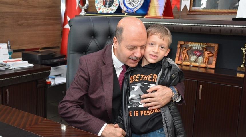 Şehit İbrahim Imış&rsquo;ın oğlu Kayra&rsquo;dan Başkan Bozkurt&rsquo;a s&uuml;rpriz ziyaret