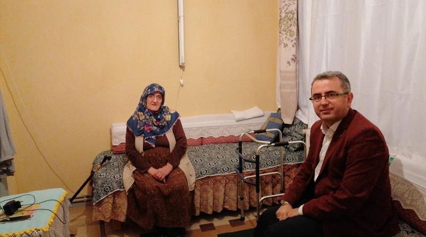 Karab&uuml;k'te 80 yaşındaki kadın evini T&uuml;rk Kızılaya bağışladı