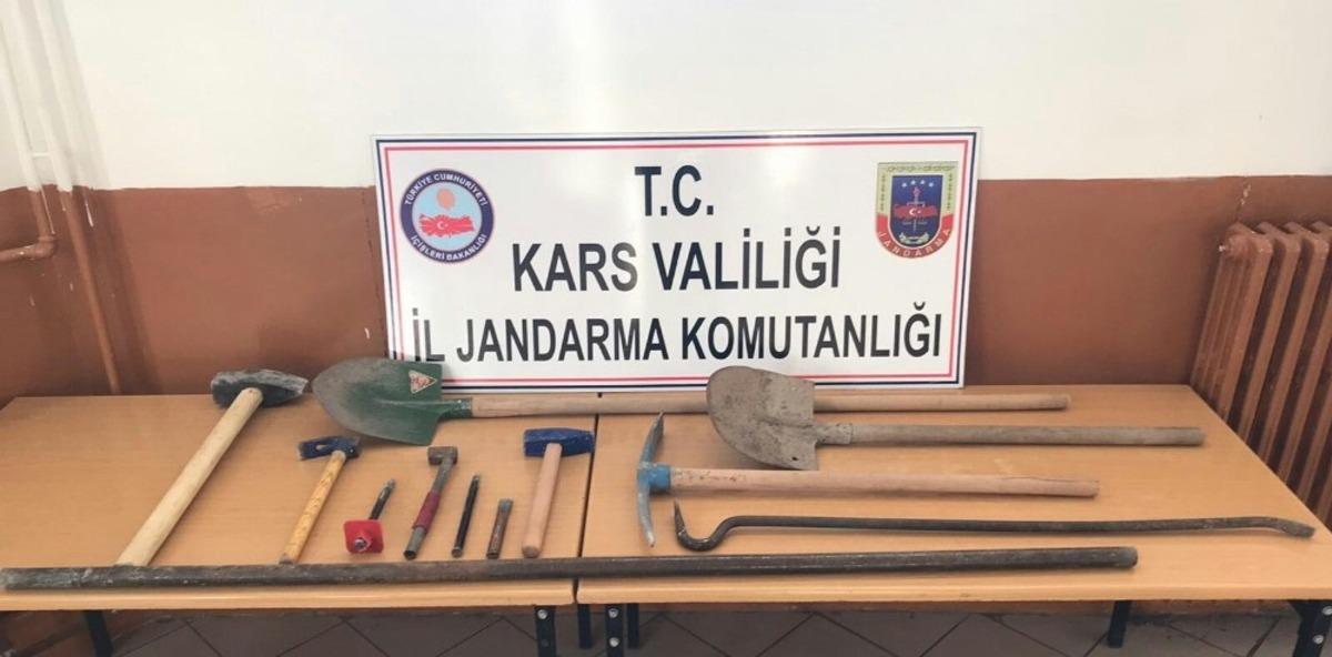 Kağızman&rsquo;da defineciler su&ccedil;&uuml;st&uuml; yakalandı