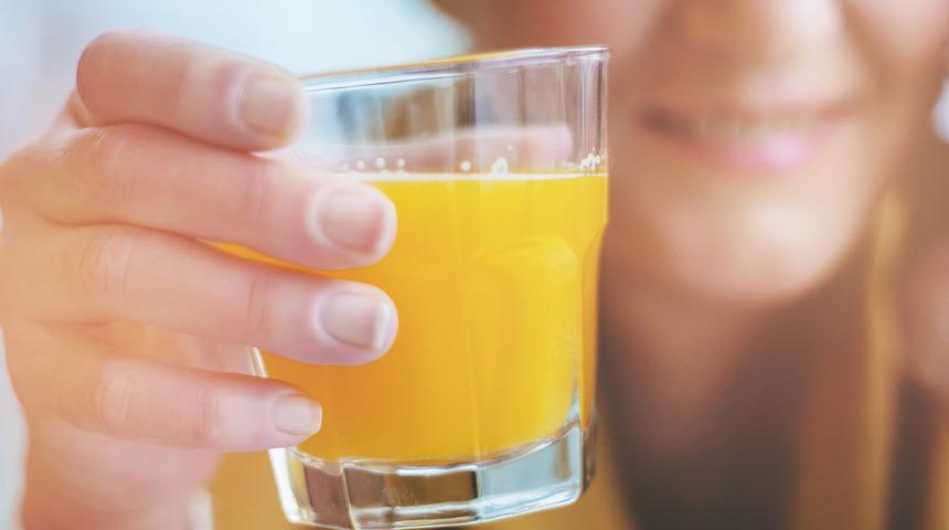 Hepimiz sağlıklı sanıyoruz ama asitli içecekler kadar zararı olabilir!