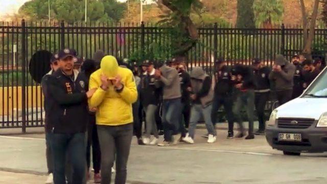 Ucuz tatil vaadiyle 2 milyon liralık acente vurgununa şafak baskını