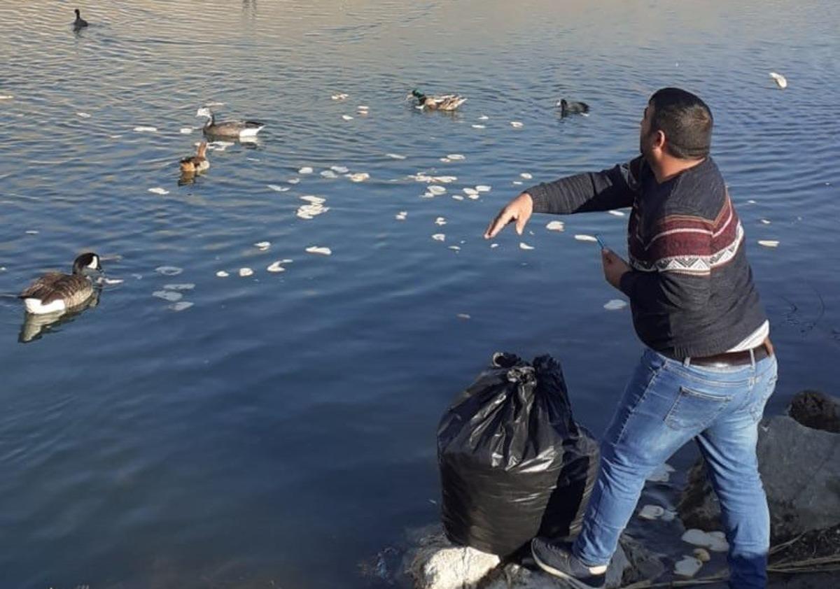 Erzincan&rsquo;da belediye g&ouml;revlileri sokak hayvanları i&ccedil;in doğaya yem bıraktı