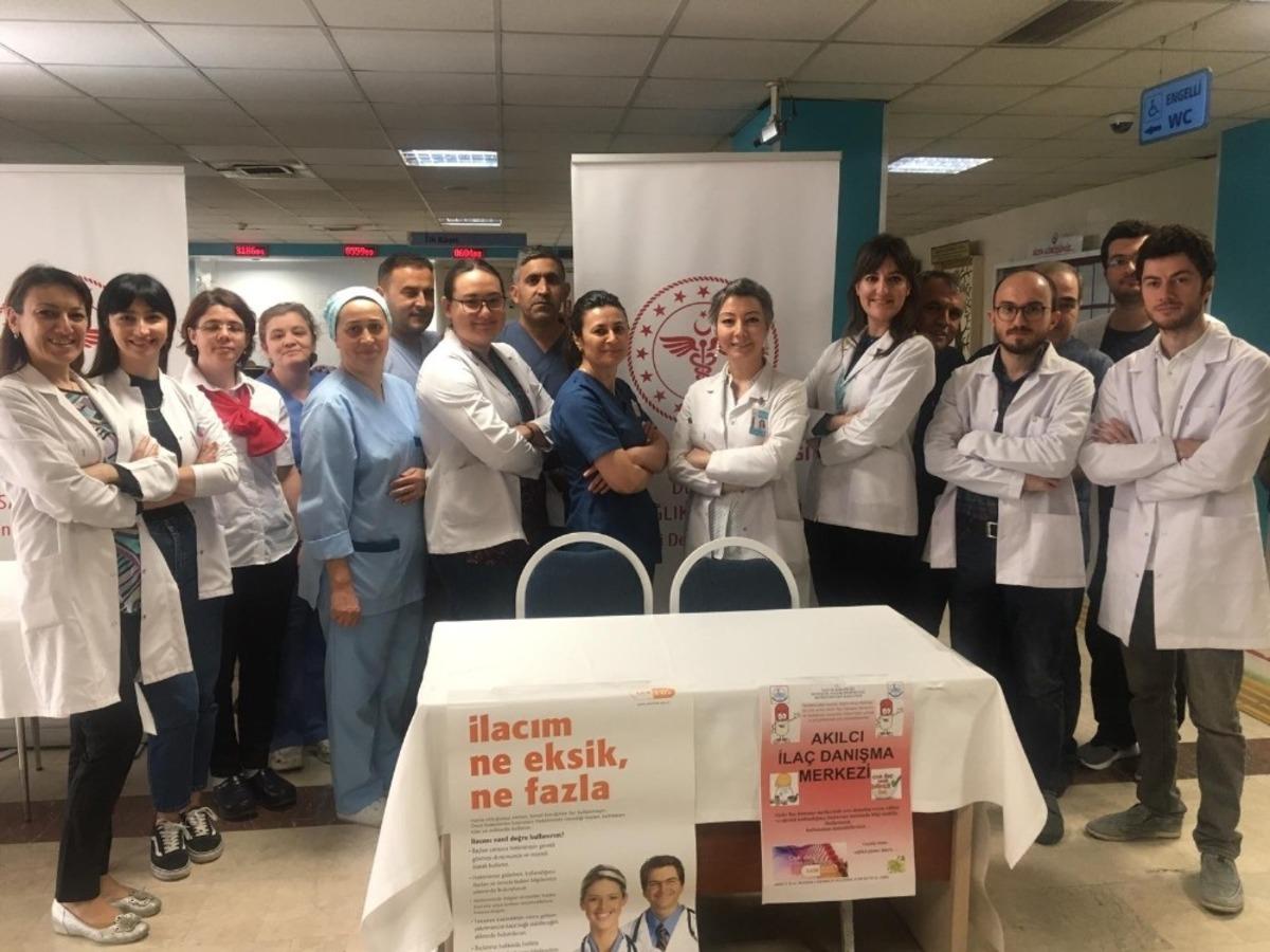 Hastanelerde kurulan stantlarda akılcı antibiyotik kullanımı anlatıldı