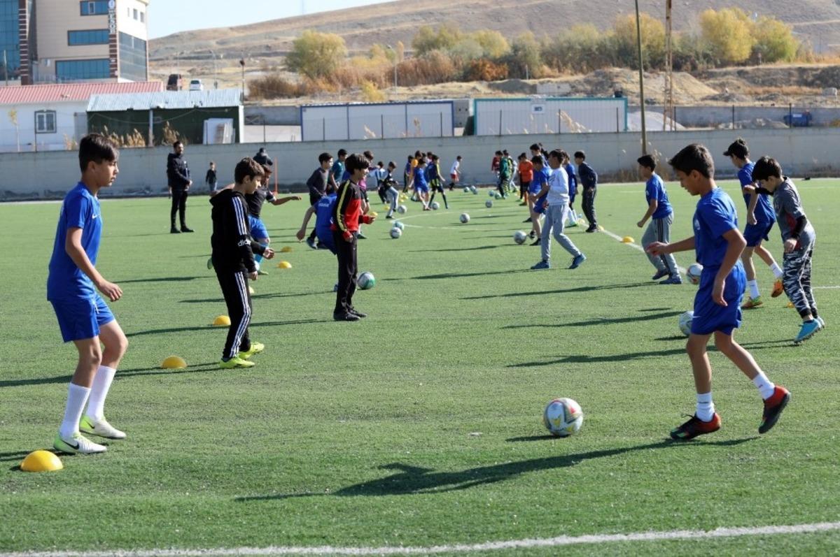 Van B&uuml;y&uuml;kşehir Belediyesi Gen&ccedil;lik ve Spor Kul&uuml;b&uuml; Futbol Takımı kuruldu