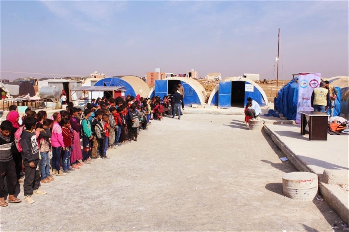 Suriyeli &ccedil;ocuklara kırtasiye yardımı yapıldı