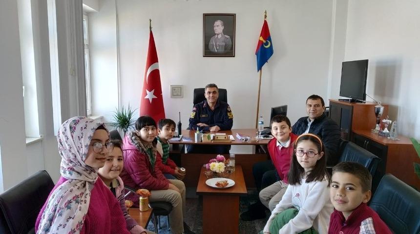 Başarılı &ouml;ğrenciler Jandarma&rsquo;nın misafiri oldu