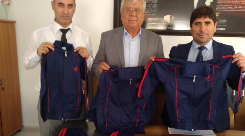 Salihli TSO’dan Selendili öğrencilere eşofman desteği