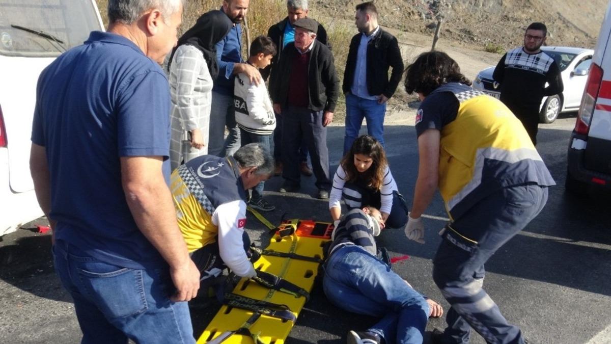 Motosiklet minib&uuml;sle &ccedil;arpıştı: 2 yaralı