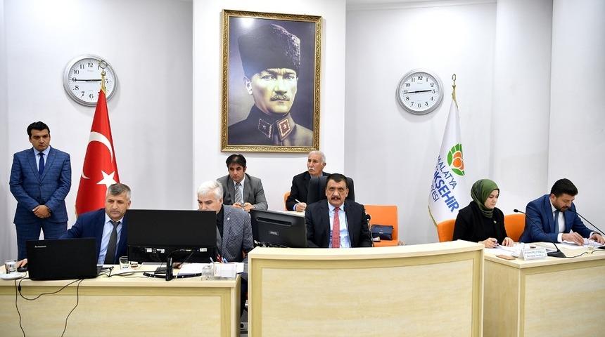 C&uuml;neyt Arkın&rsquo;a Malatya&rsquo;dan fahri hemşerilik beratı