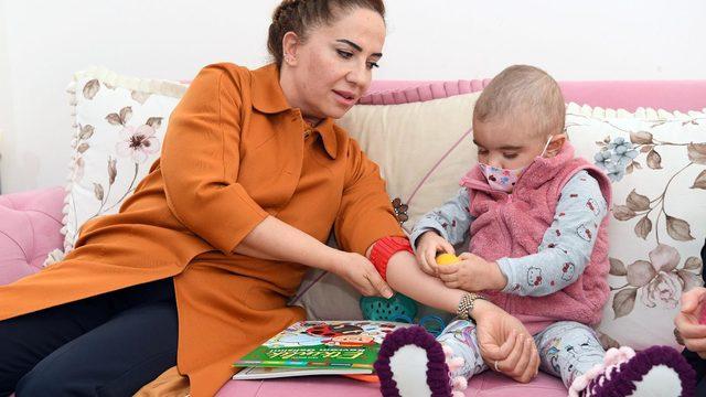 Vali Kocabıyık'tan HLH hastası Esila'ya ziyaret