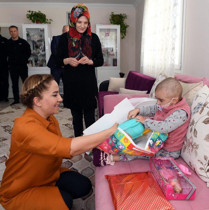 Vali Kocabıyık'tan HLH hastası Esila'ya ziyaret G3