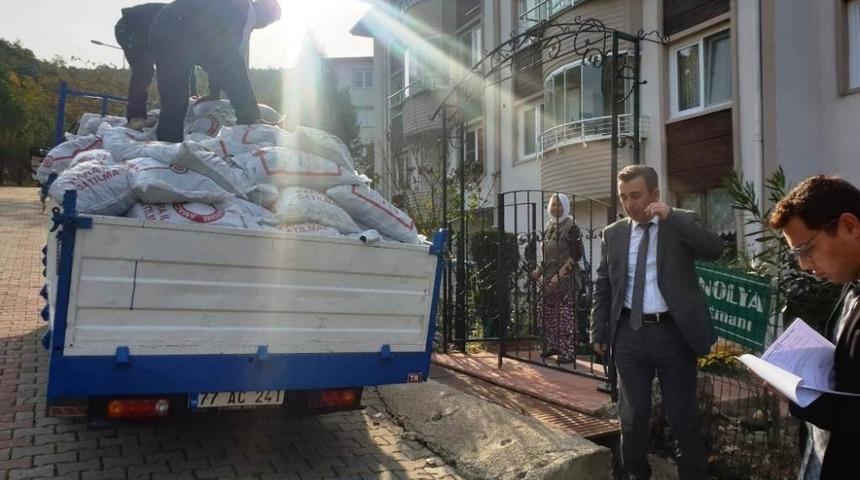 İhtiyaç sahiplerine PTT eliyle kömür yardımı