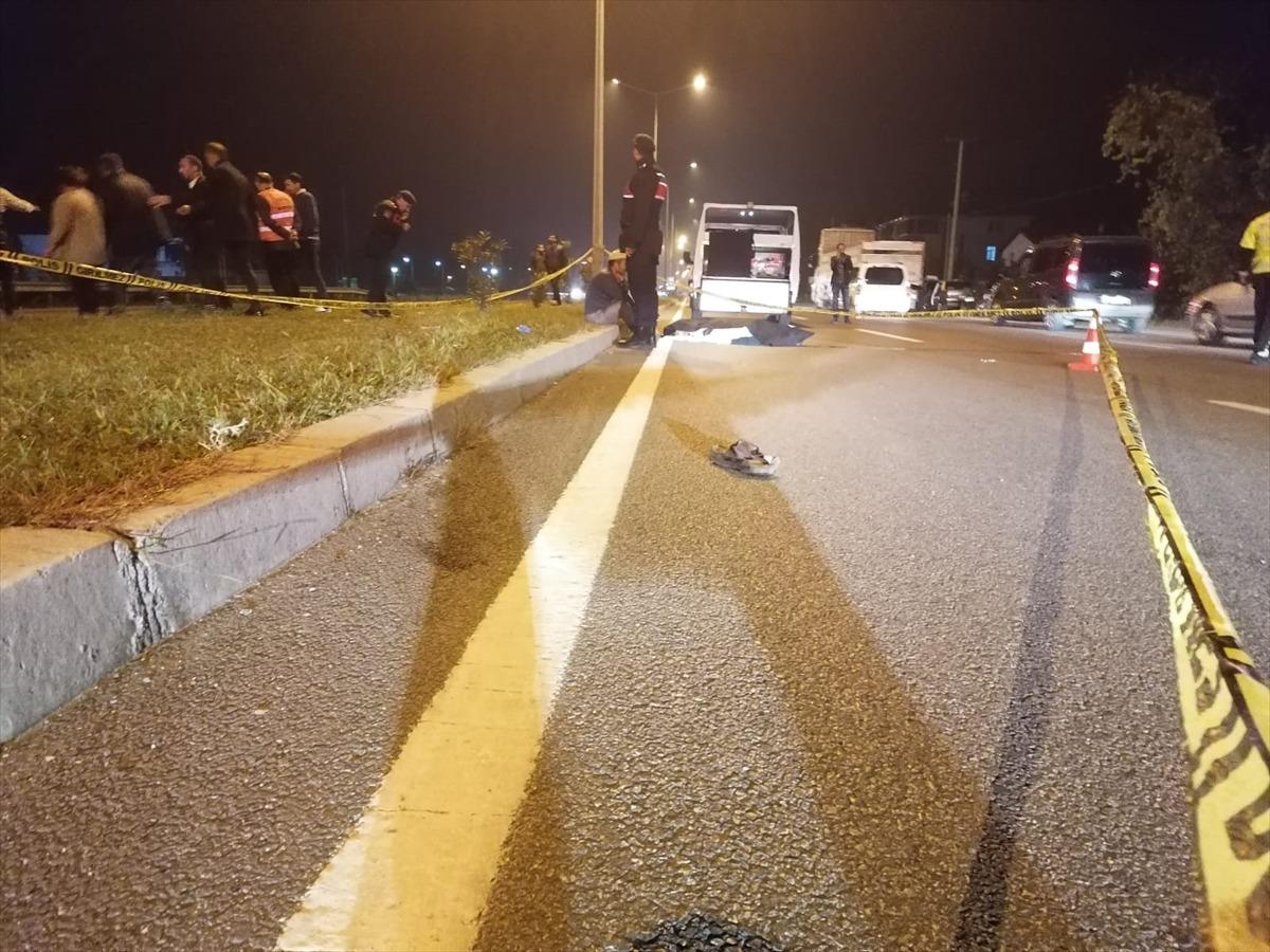 Ekmek almaya giderken otomobilin &ccedil;arptığı yaşlı adam yaşamını yitirdi