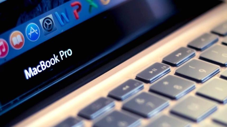 Kral &ouml;ld&uuml; yaşasın yeni kral: Apple 15 in&ccedil; Macbook Pro&rsquo;yu &lsquo;&ouml;ld&uuml;rd&uuml;&rsquo;