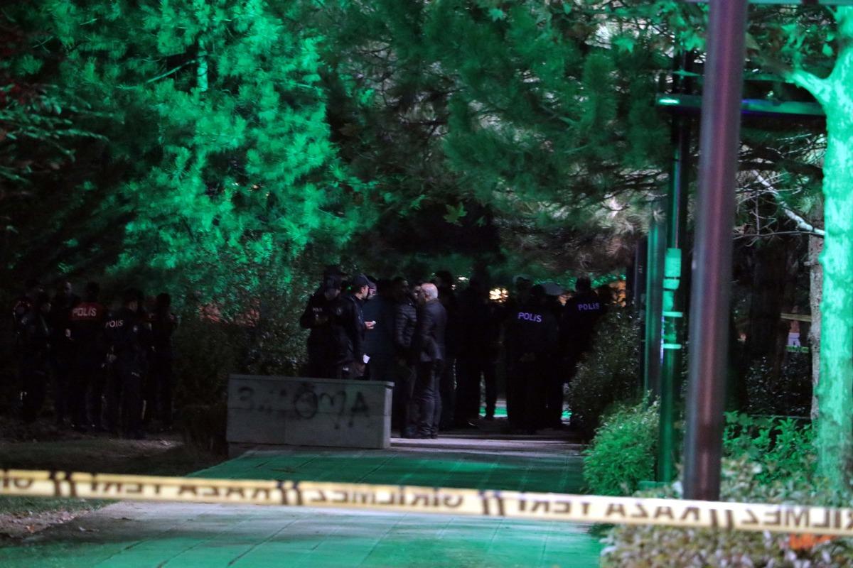 Ankara'da birliğinden firar edip havaya ateş a&ccedil;an asker, kendini vurdu