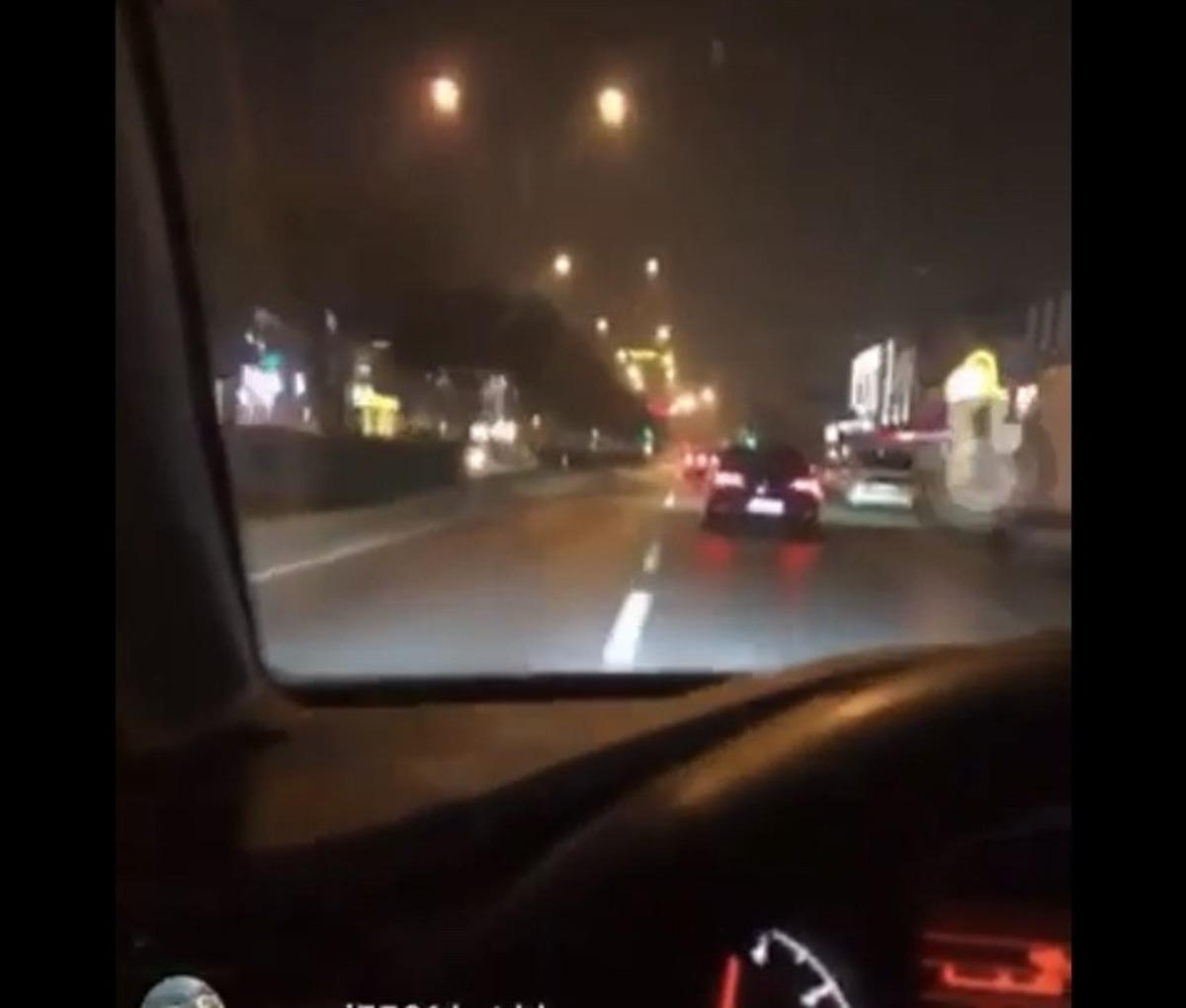 Alkoll&uuml; s&uuml;r&uuml;c&uuml; kaza yaptığı anı canlı yayınladı! İşte o g&ouml;r&uuml;nt&uuml;ler