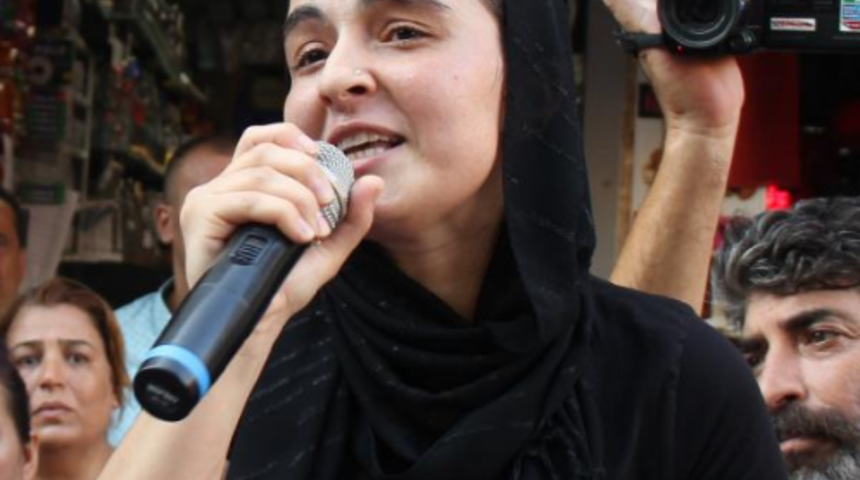 Hatay'da 3 ay önce eşini kaybeden 3 çocuk annesi iple tavana asılı halde bulundu