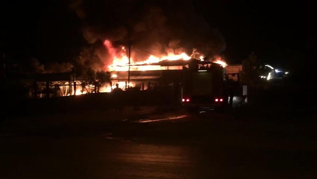 Kır bah&ccedil;esindeki yangın hasara yola&ccedil;tı