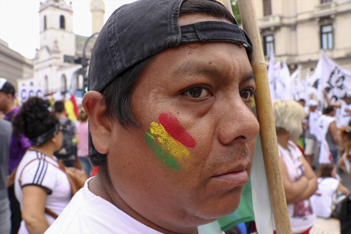 Arjantin'de binlerce kişi Morales'e destek g&ouml;sterisi d&uuml;zenledi