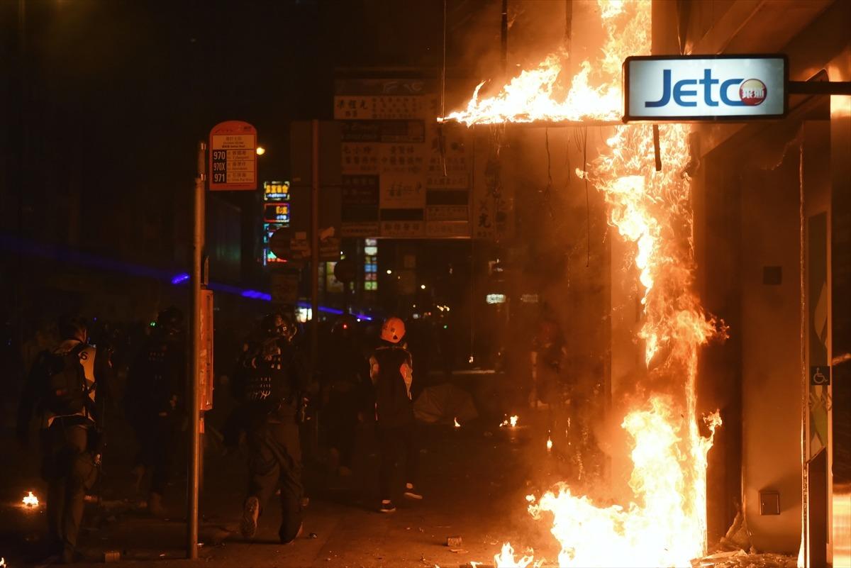 İngiltere'den Hong Kong'da taraflara diyalog &ccedil;ağrısı