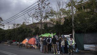 Yunanistan'da kamp dışındaki düzensiz göçmenler yaşam mücadelesi veriyor