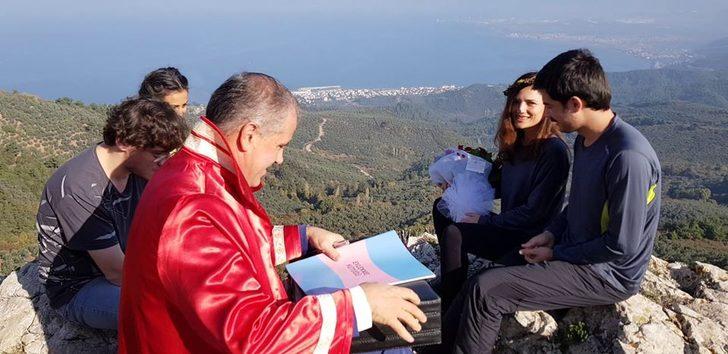 Metrelerce yükseklikte evlendiler! G3