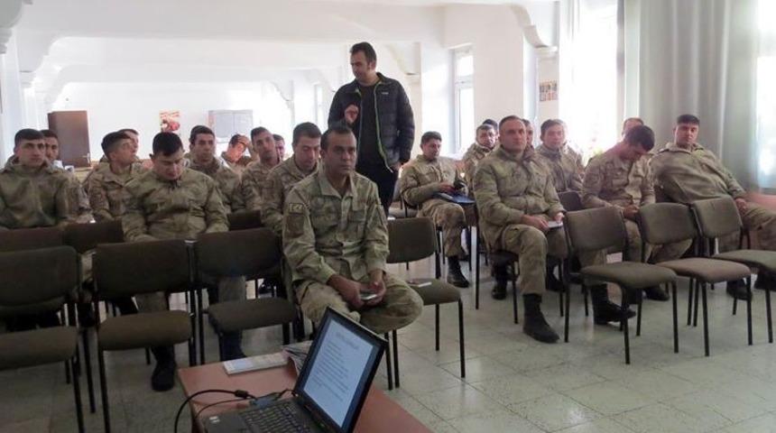 Erzincan&rsquo;da jandarma personeline avcılık mevzuatı eğitimi verildi