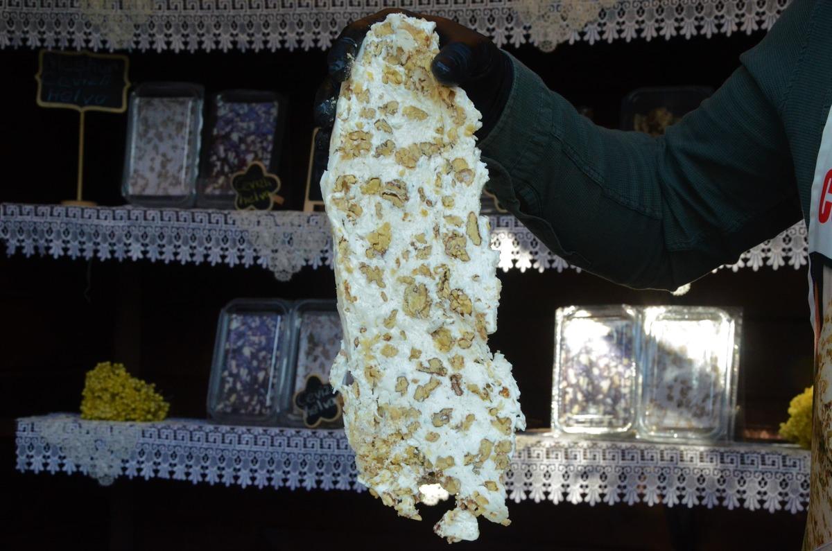 Cevizli helva nasıl yapılır? Bu helvayı yiyen kışın &uuml;ş&uuml;m&uuml;yor