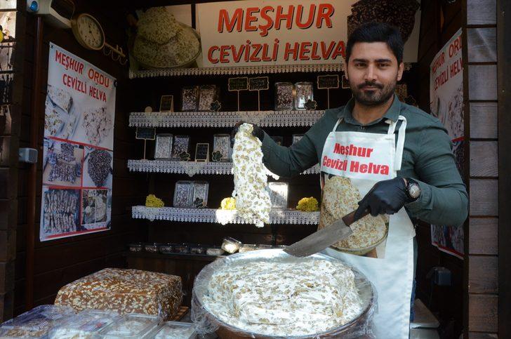 Cevizli helva nasıl yapılır? Bu helvayı yiyen kışın üşümüyor G5