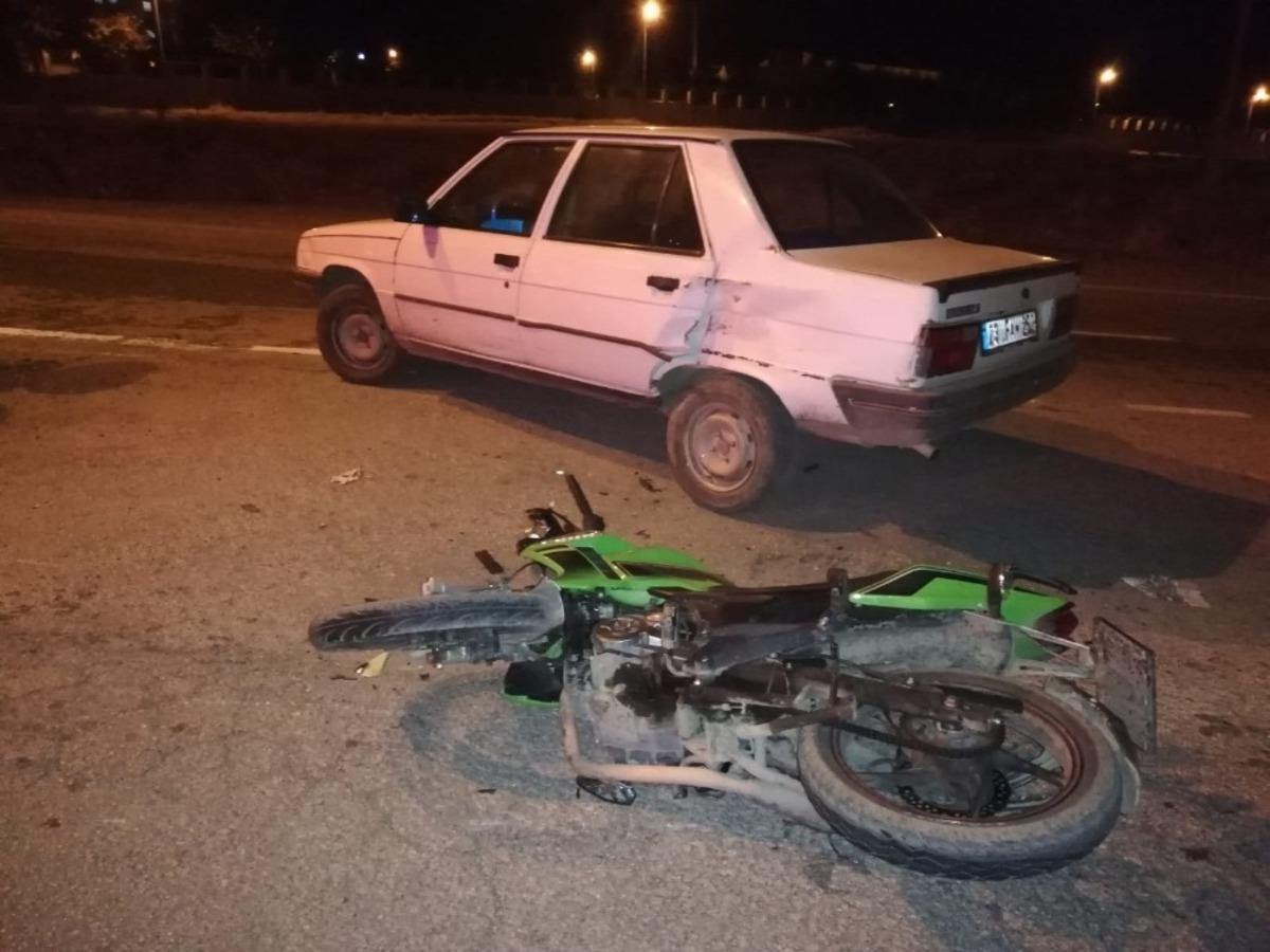 Motosiklet ile otomobil &ccedil;arpıştı:1 yaralı