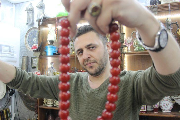 Yüzlerce yıllık tespihler altın fiyatına satılıyor G1