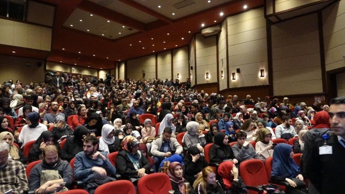 &Uuml;nl&uuml; yazar Hayati İnan&ccedil; &Uuml;sk&uuml;darlılarla bir araya geldi