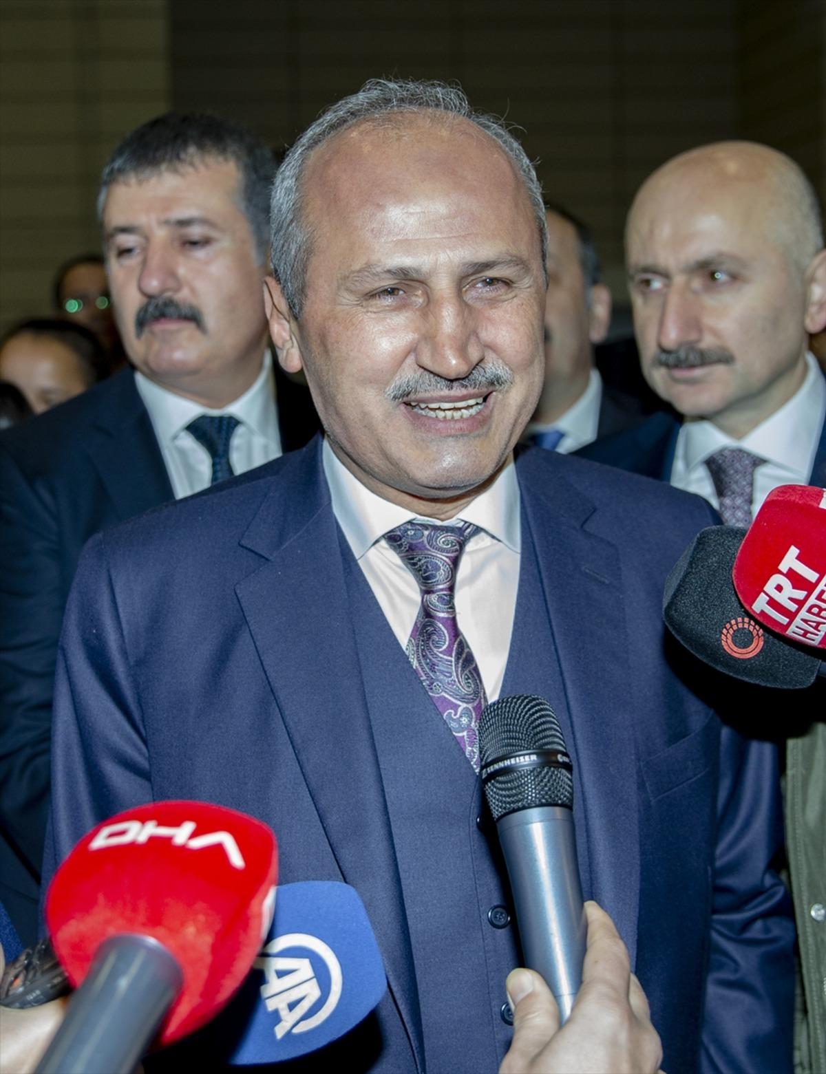 Bakan Turhan, 20 &ouml;zel gereksinimli bireyi YHT ile Eskişehir'e uğurladı