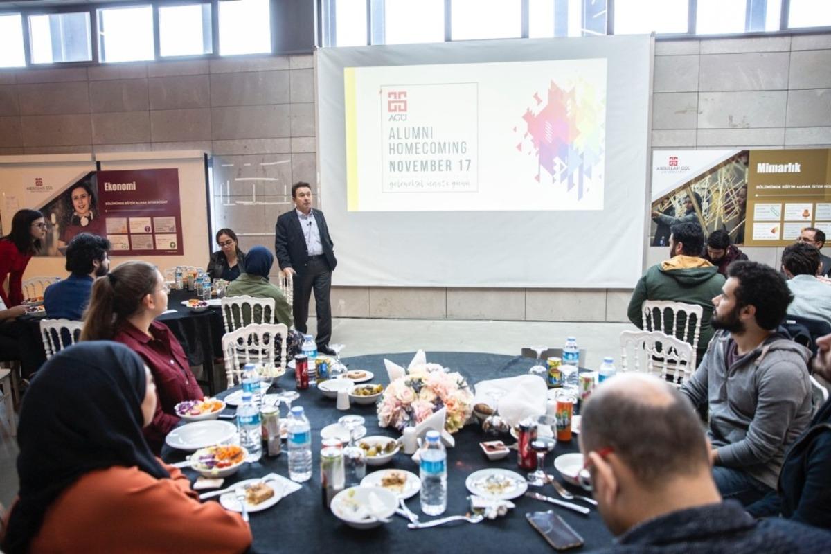 AG&Uuml;&rsquo;de Mezunlar Buluşması