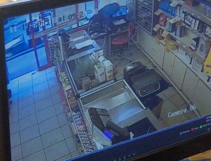 Bursa’da süpermarket soygunu güvenlik kamerasında! Gözyaşlarını tutamadılar G2