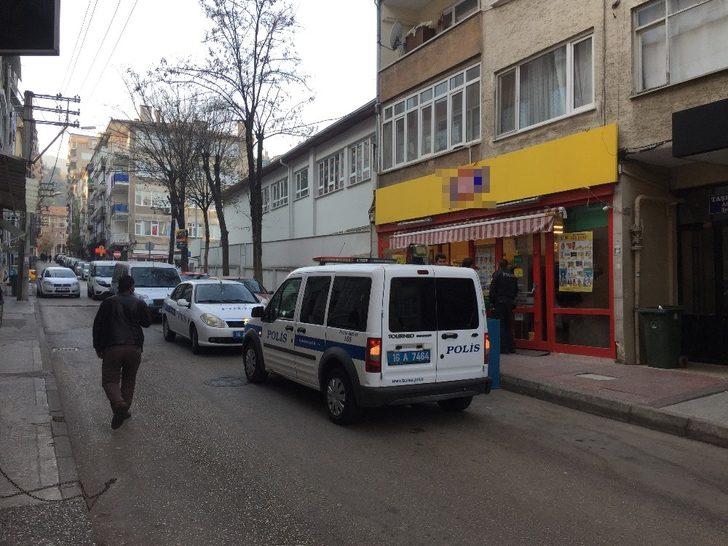 Bursa’da süpermarket soygunu güvenlik kamerasında! Gözyaşlarını tutamadılar G3