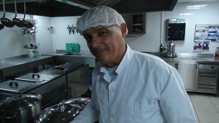 Hamsili pilav tarifini, 50 yaşında okuduğu üniversitede anlatıyor G2