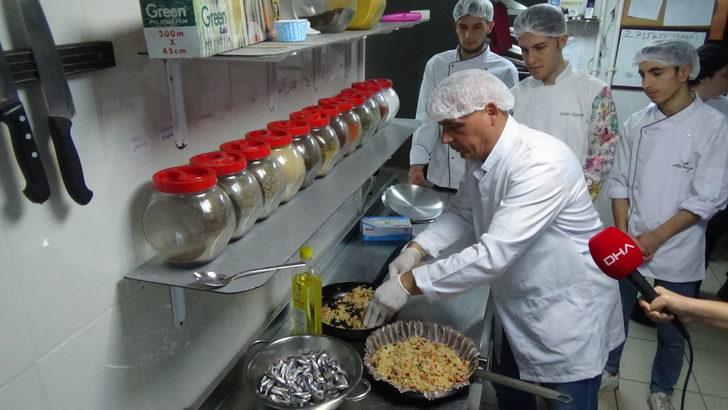 Hamsili pilav tarifini, 50 yaşında okuduğu üniversitede anlatıyor G4