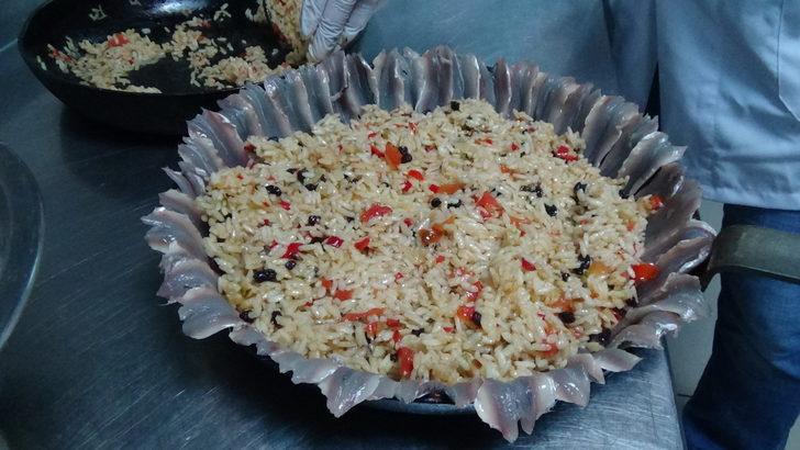 Hamsili pilav tarifini, 50 yaşında okuduğu üniversitede anlatıyor G5