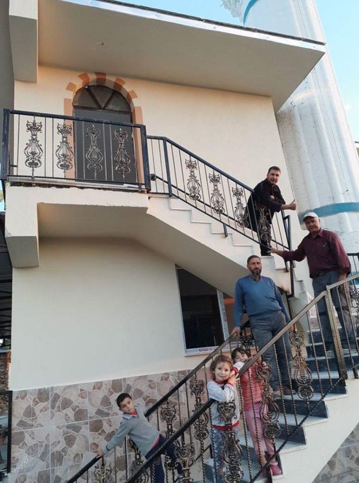 Köylü el ele verip 5 ayda yeni cami yaptı G5