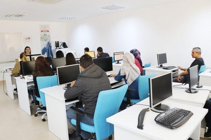 Gençlik Merkezinin bilgisayarlı muhasebe kursuna ilgi G2