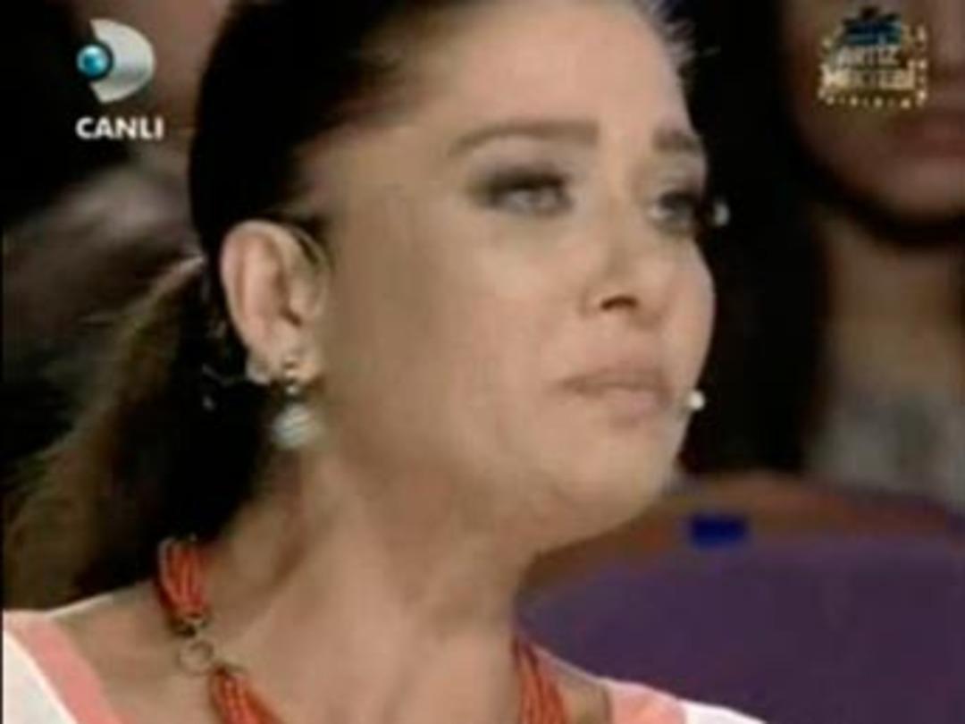 Şehitler i&ccedil;in ağladı