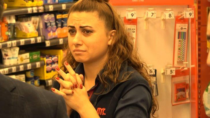 Bursa’da süpermarket soygunu güvenlik kamerasında! Gözyaşlarını tutamadılar G4