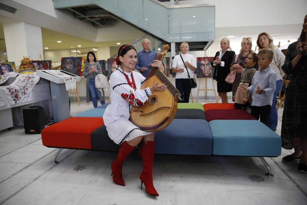 Ukraynalı Ressam Mykola Strus&rsquo;un sergisi B&uuml;y&uuml;kşehir Fuayesi&rsquo;nde a&ccedil;ıldı