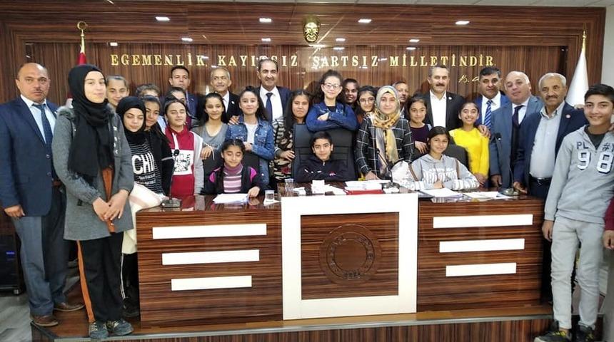 İl &Ouml;zel İdaresine &ouml;ğrencilerden ziyaret