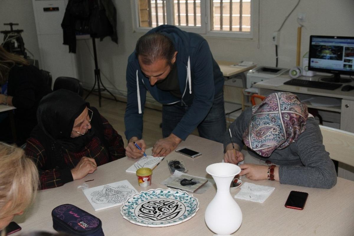 Kadınlar &ccedil;iniyi akademik d&uuml;zeyde &ouml;ğreniyor