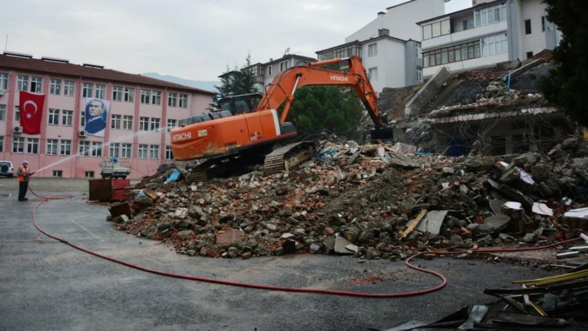 Karab&uuml;k&rsquo;te okul inşaat &ccedil;alışmaları