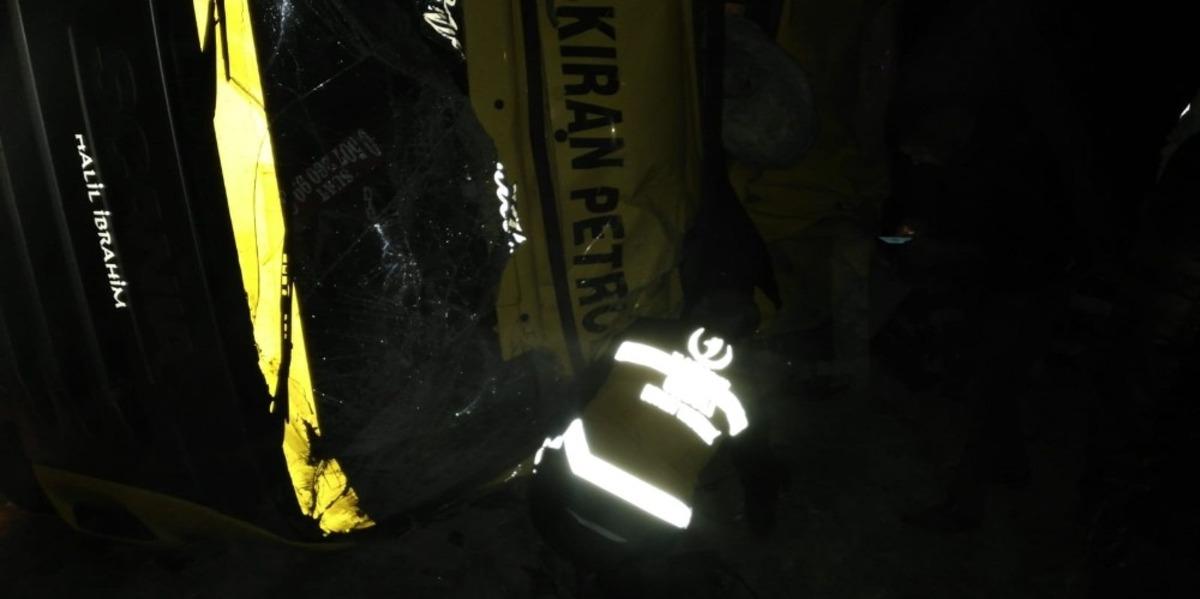 Kontrolden &ccedil;ıkan tır devrildi: 1 yaralı