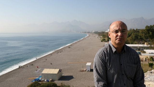 Konyaaltı Sahili, 10 ayda 10 bin metrekare eridi