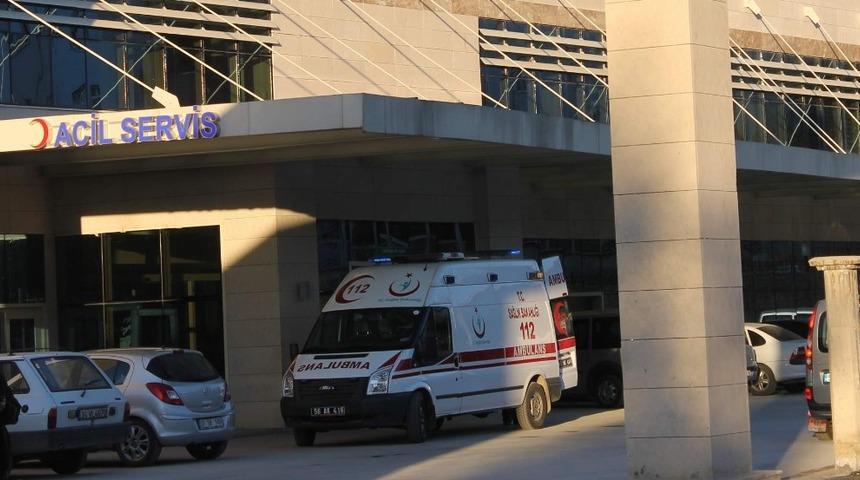 Elma toplamak i&ccedil;in &ccedil;ıktığı ağa&ccedil;tan d&uuml;ş&uuml;p yaralandı